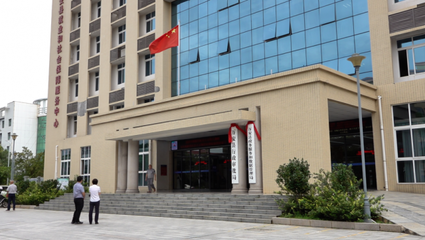 县行政审批局揭牌成立 开启互联网数据服务新篇章